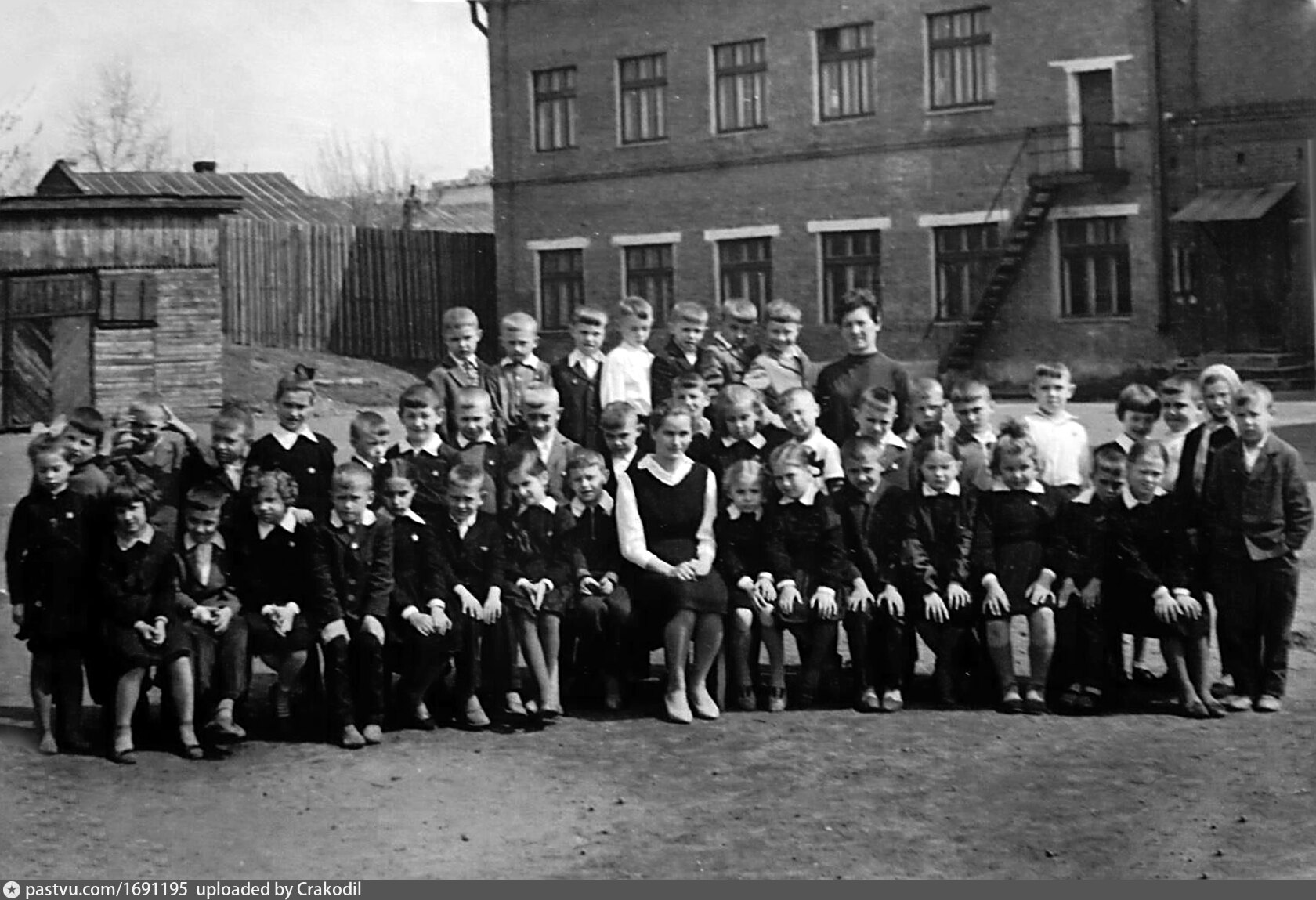Рязанская область школы интернаты. Школа 3 Рязань старые фото. Рязань Горроща старые фото Бухенвальд.