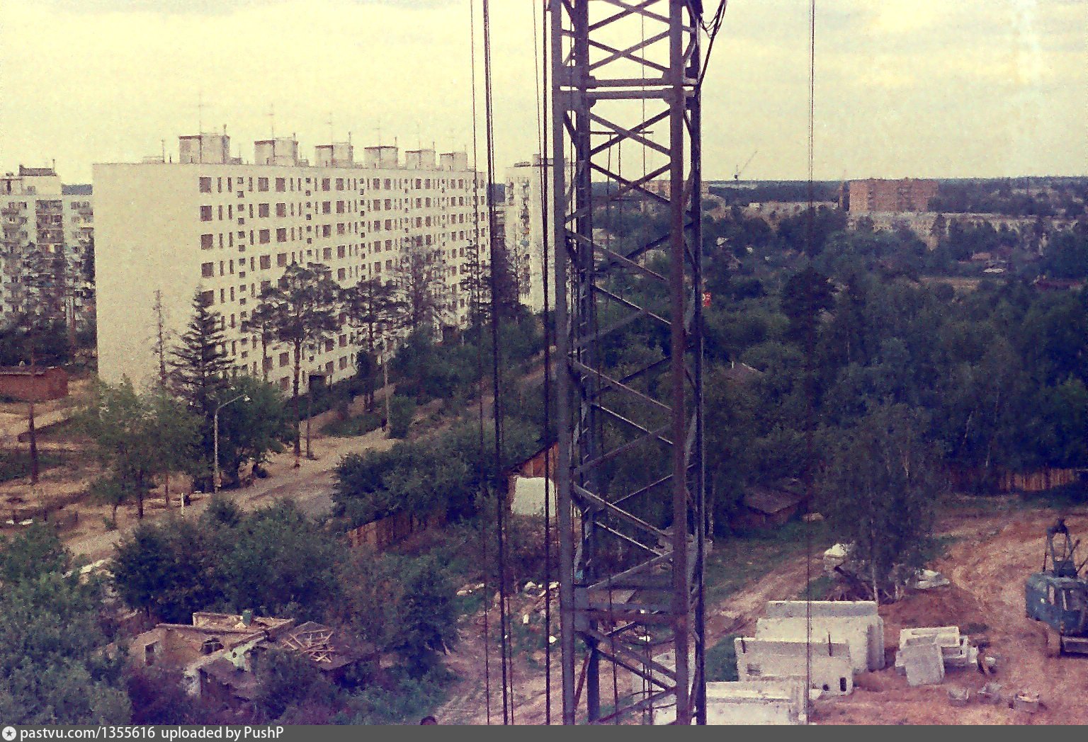 Пушкино дзержинец фото. Дзержинец 23 Пушкино. Дзержинец 17 Пушкино. Парк Дзержинец Дзержинск. Пушкино микрорайон Дзержинец старые фото.