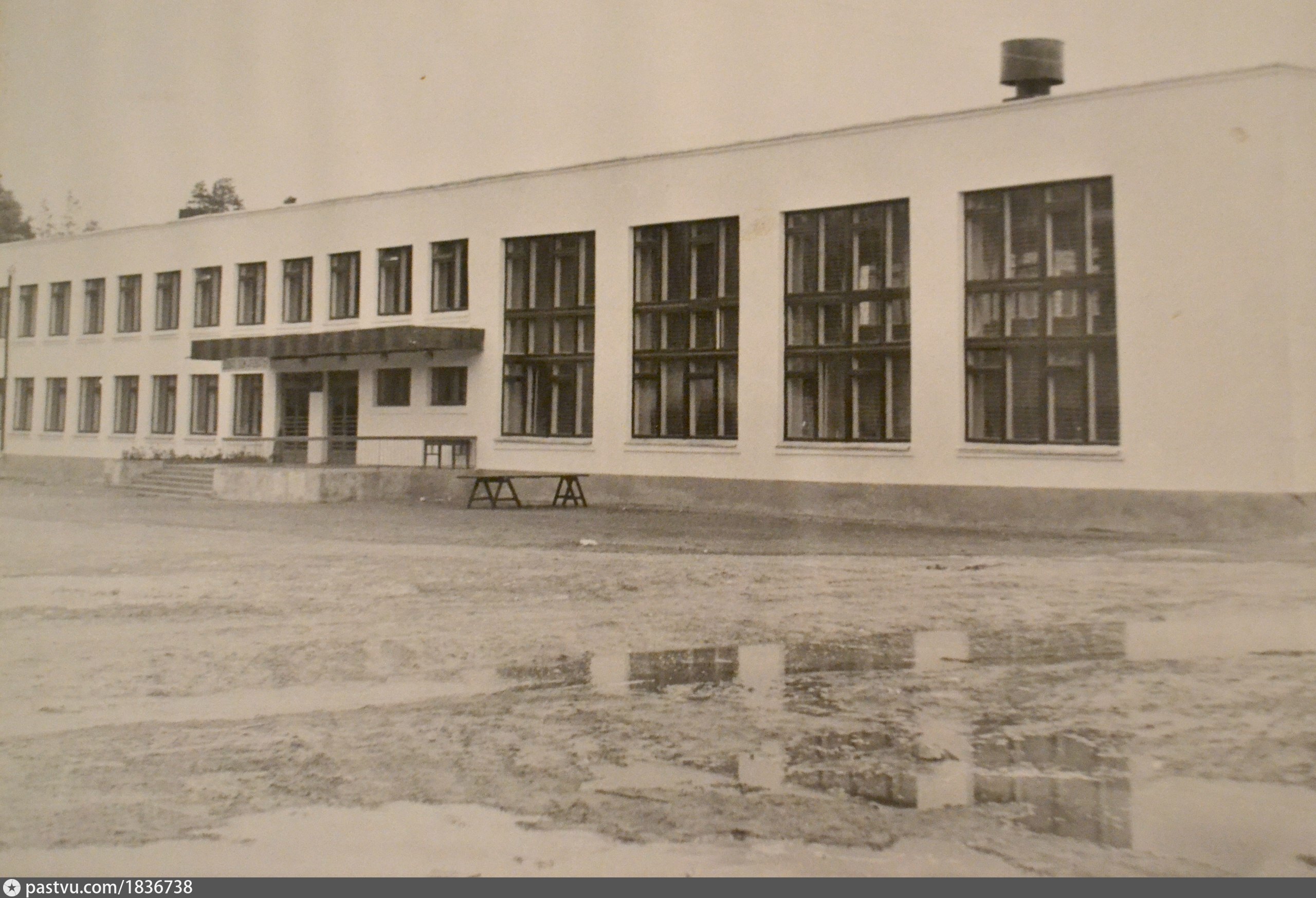 Школа в 1971 году. Сазоновская музыкальная школа. Школа 290 СПБ 1 сентября 1971г. Старые фотографии поселка Сазоново.