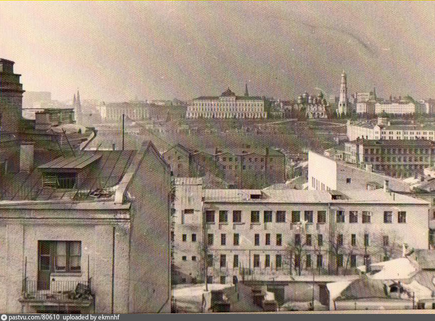 Вид 2 с Лаврушинского,17