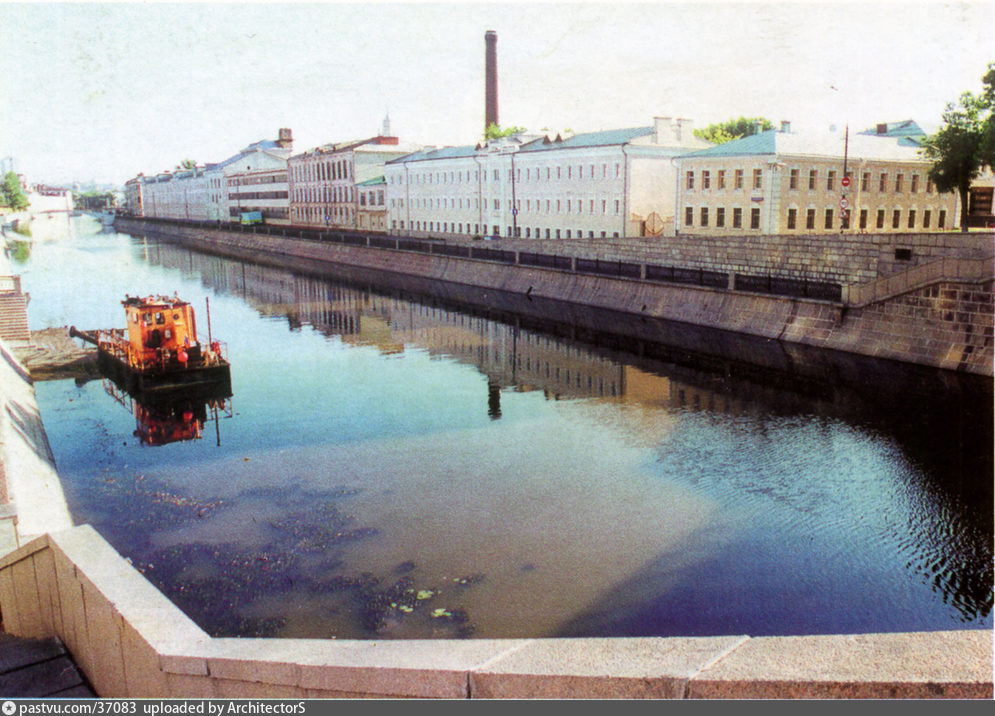 Водоотводный канал. Вид на Садовническую набережную.