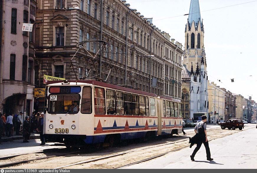 Петербург 2000. Трамваи в Санкт Петербурге в 2000 году. Трамвай СПБ 2000 год. Васильевский остров в 2000 году. 2000 Год город Санкт-Петербург.