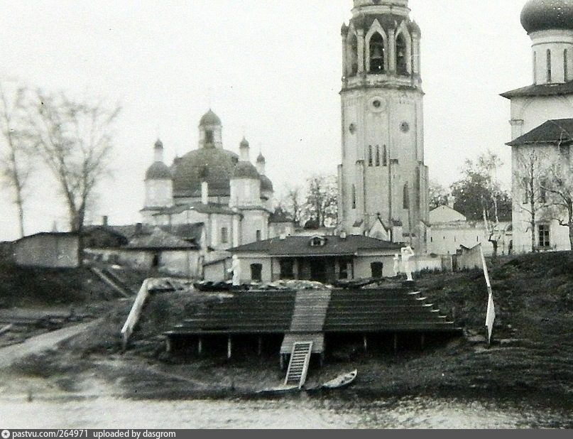 Старая вологда. Набережная Вологды Соборная горка. Вологда 1950 река. Река Вологда набережная около Соборной горки. Старое фото Соборная горка Вологда.