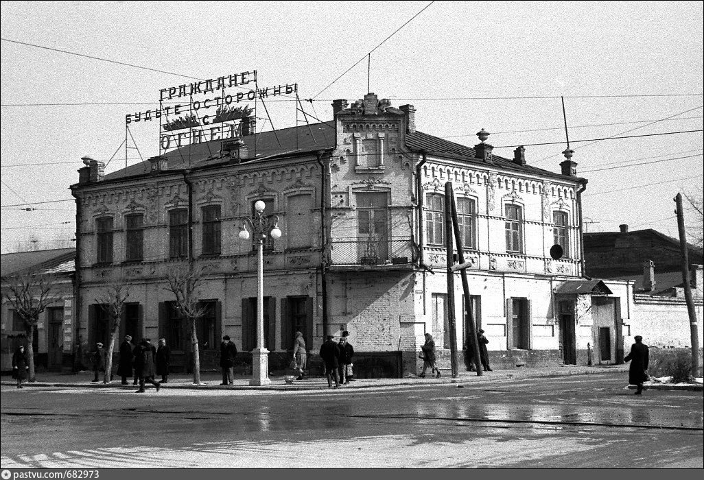 Фото ул орджоникидзе. Старый Омск в фотографиях улица Орджоникидзе. Старый город Орджоникидзе. Ул. Орджоникидзе, 34 старый Омск. Старый Сыктывкар ул.Орджоникидзе 1950.