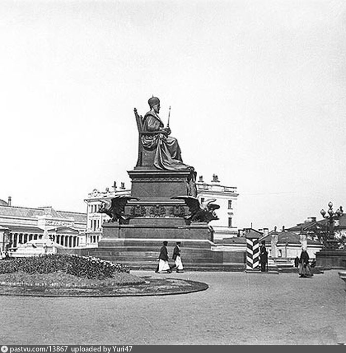 Памятник александру в москве