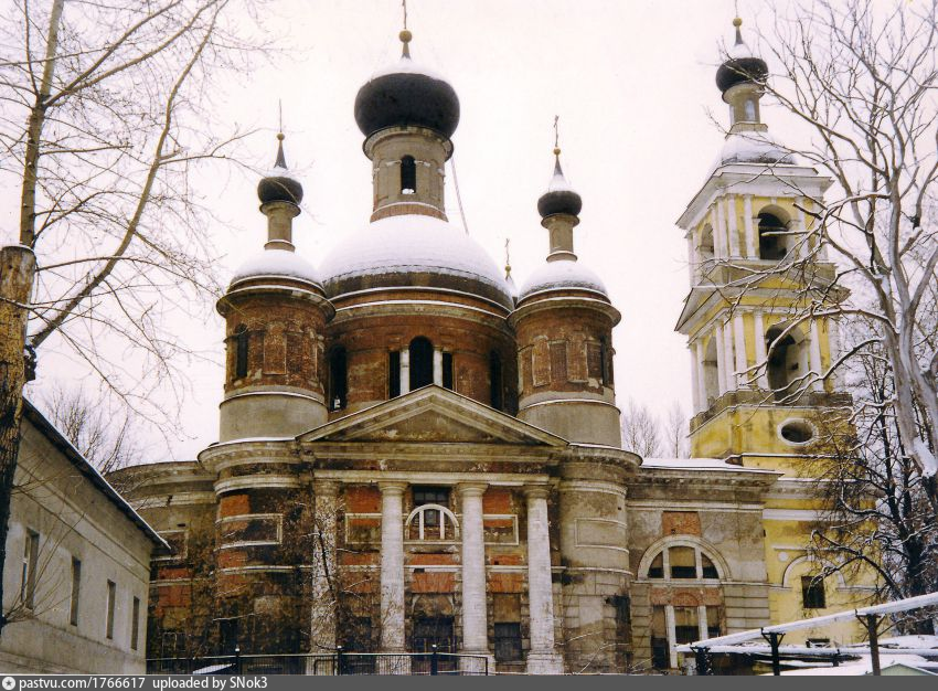 Церковь троицы живоначальной. Храм Троицы у Салтыкова моста. Храм Живоначальной Троицы на Самокатная улица. Церковь Троицы Живоначальной у Салтыкова моста, Москва. Живоначальной Троицы у Салтыкова моста в Москве.