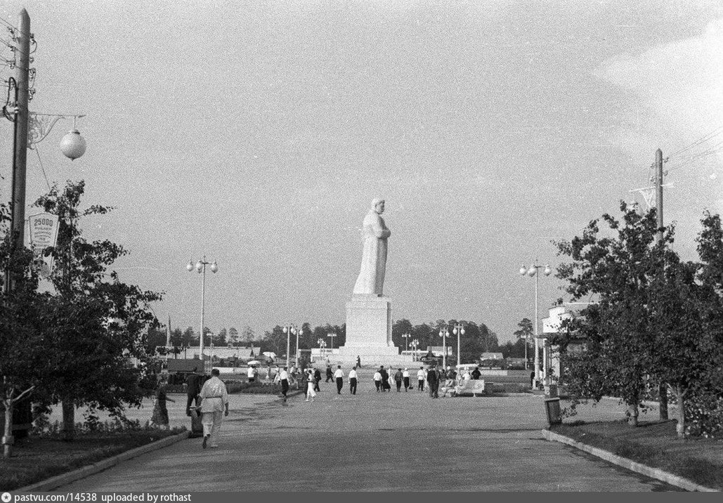 Памятник сталину в великих луках