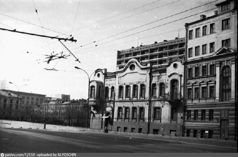 Садовая триумфальная. Садовая-Триумфальная улица. Старая Москва Садовая Триумфальная улица. Садовая Триумфальная улица старые. Pastvu косой дом.