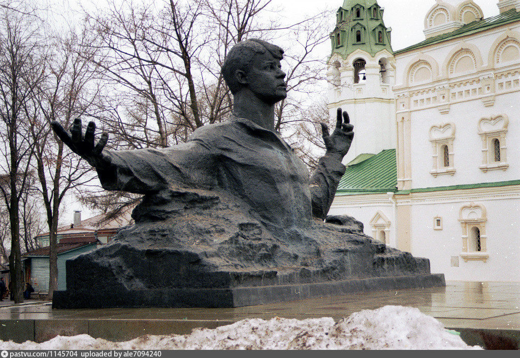 Описание картины памятник сергею есенину