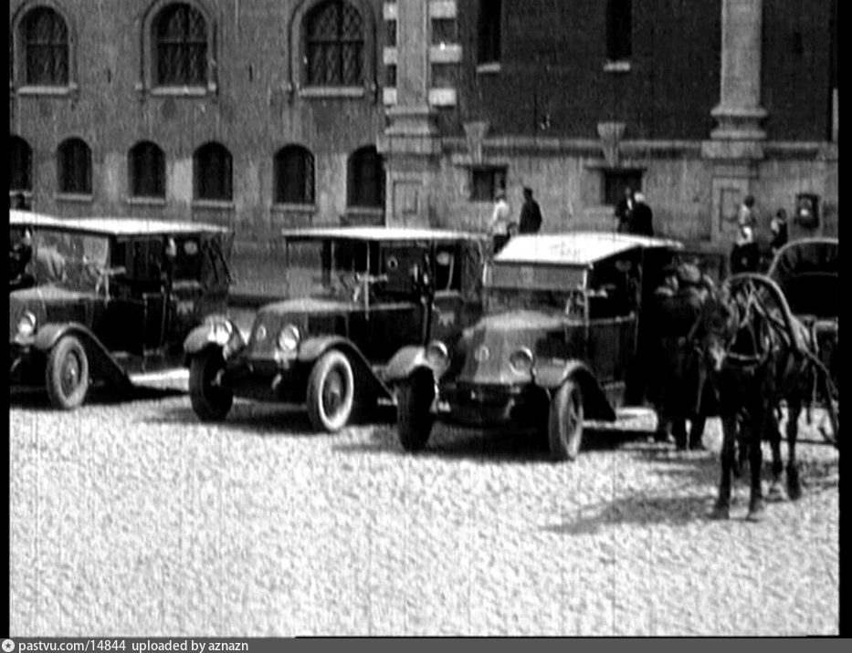 У Казанского вокзала