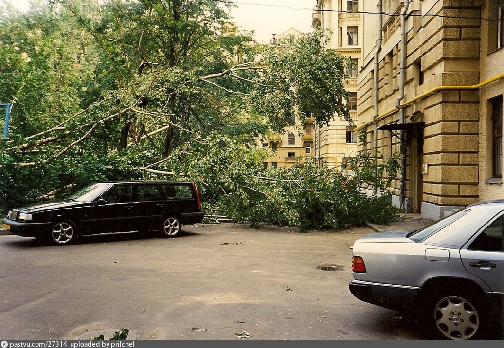 Двор дома 26 по Кутузовскому проспекту