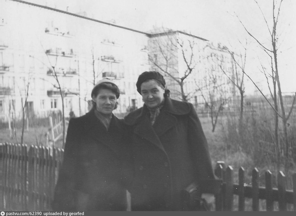 Двор дома №6 (ранее 10, в 1955 году 14А) по ул Левченко