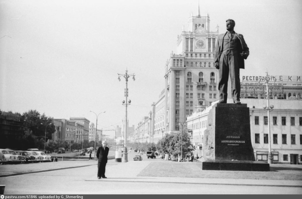 Памятник маяковскому в москве фото