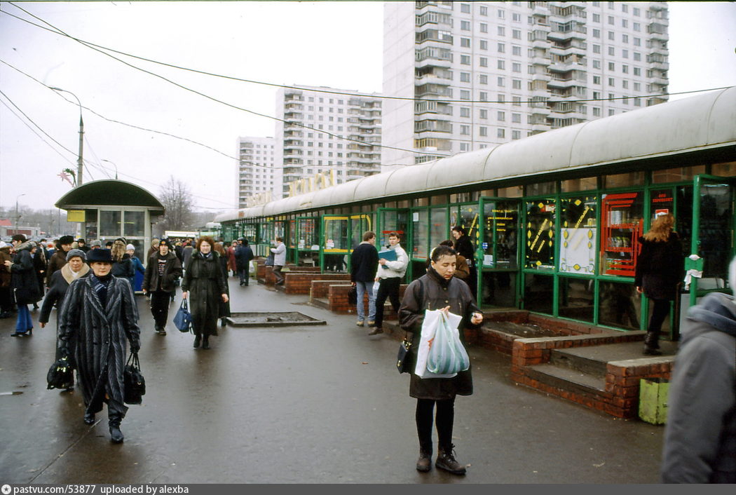 У ст. метро «Бабушкинская»