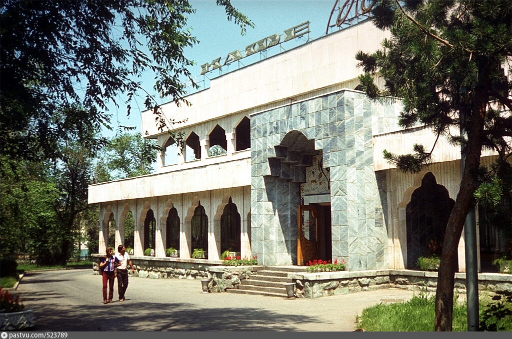 Рестораны в алма-аты. Алма-ата архитектура. Ресторан алма ата. Рестораны алма аты. Магазин океан в алма-ате история.