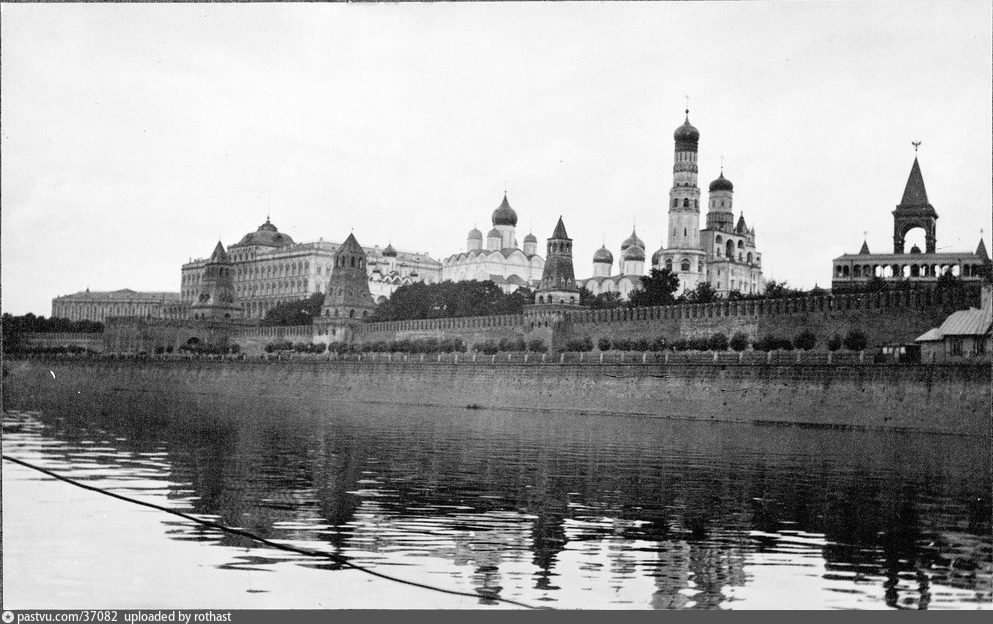 Москва кремль фото черно белое