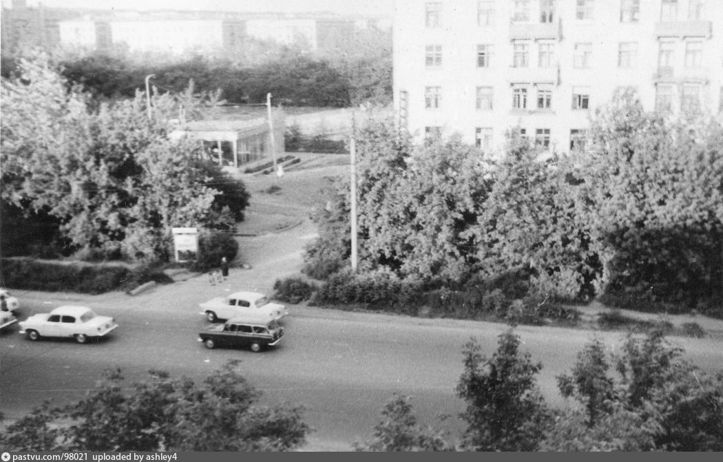 Варшавское шоссе возле дома 68