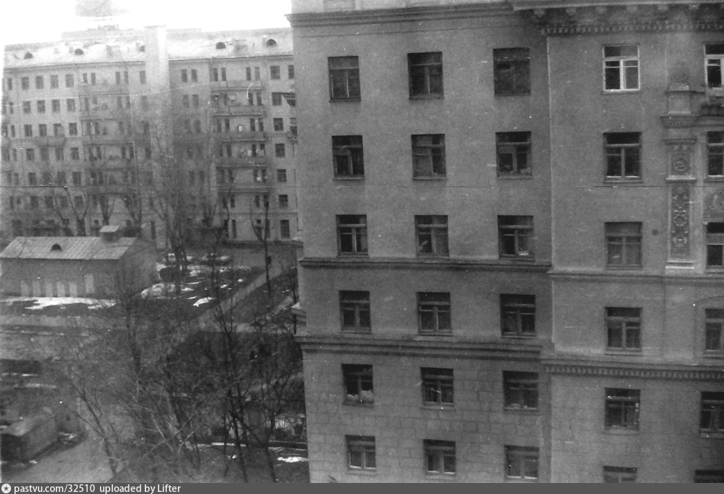 Двор дома №8 по Ленинградскому шоссе