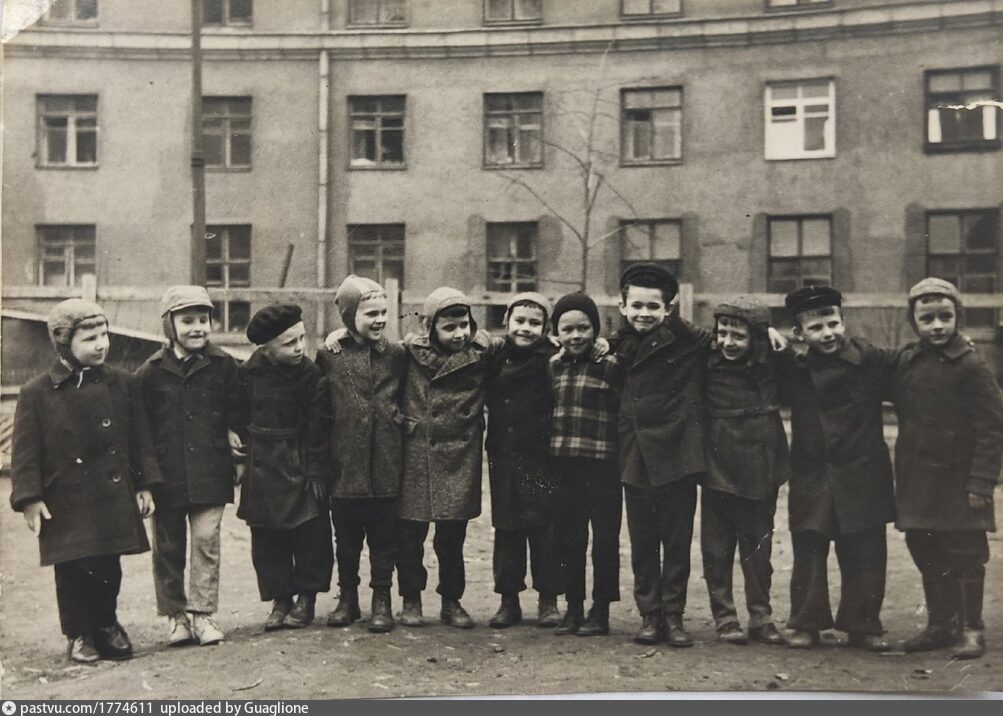 Во дворе дома №57 по Измайловскому шоссе