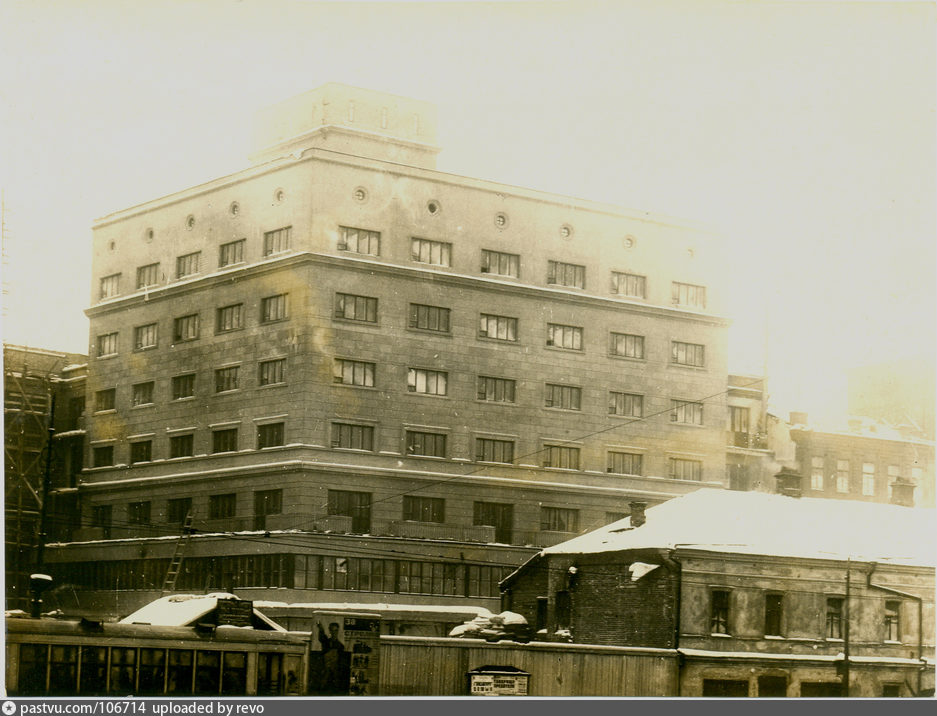 1,. Земляной вал, д. Ул. Земляной вал, д. 1/4.