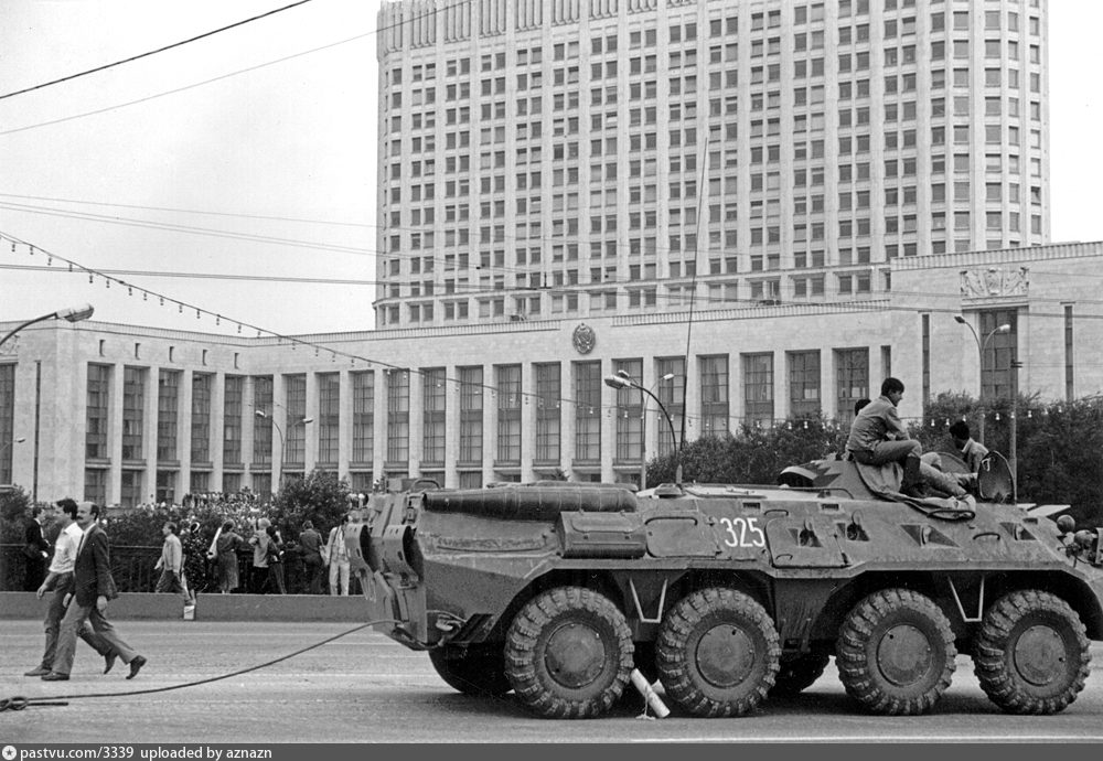 23 августа 1991. Белый дом в Москве 1991 путч. Августовский путч 1991 белый дом. Августовский путч танки белый дом. 19 Августа 1991 белый дом.