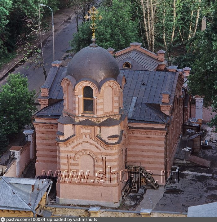 Храм архангела михаила при кутузовской избе. Михайловская Церковь часовня Кутузовский. Храм Архангела Михаила у Кутузовской избы. Храм на Кутузовском проспекте. Фили. Кутузовская Церковь.