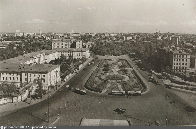 Суворовская площадь москва. Площадь Коммуны Москва. Екатерининская площадь в Москве. Центральный дом Советской армии в Москве. Центральный парк Советской армии на площади Коммуны.