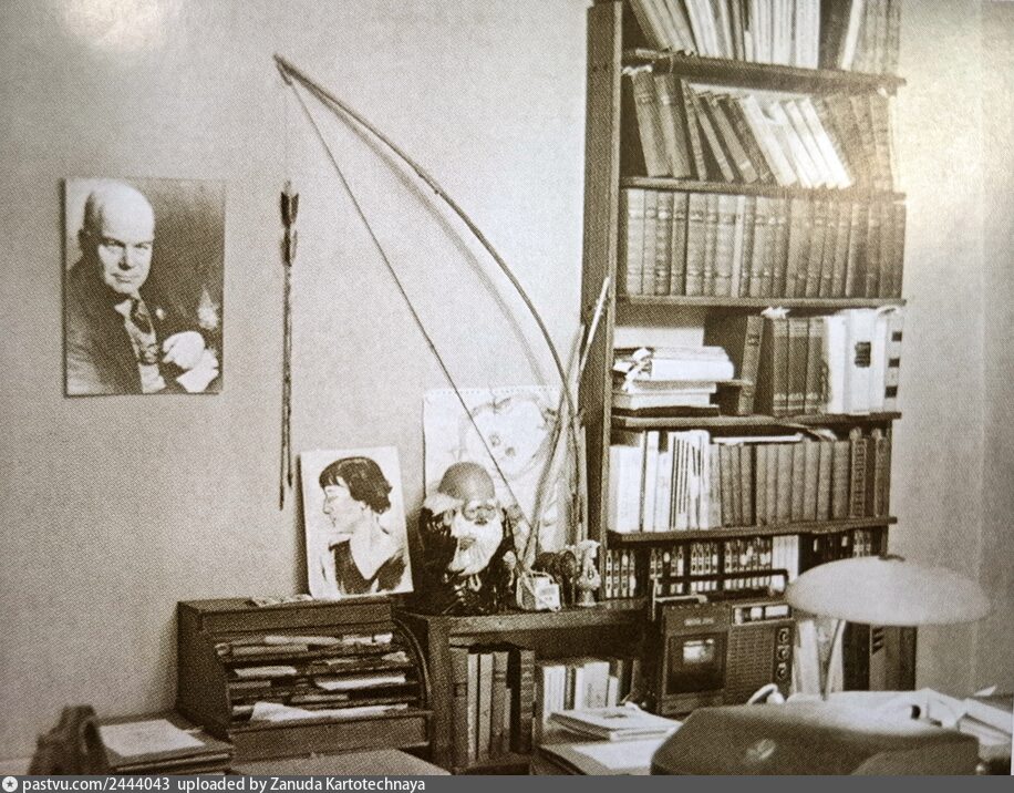 Улица Черняховского, дом 4, квартира 151. Рабочий стол Виктора Шкловского