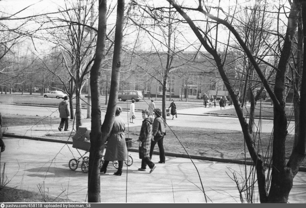 Проспект 60-летия Октября. Вид из окна квартиры 42, дома № 18 (ранее  - Профсоюзная улица, дом № 20 )