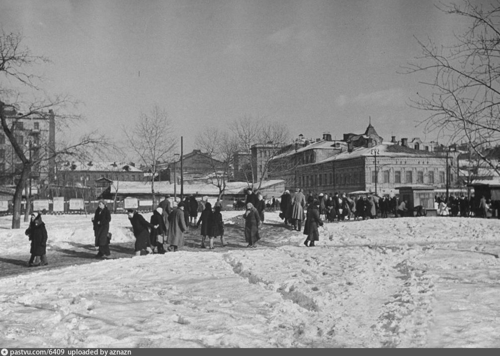 Цветной бульвар в москве зимой