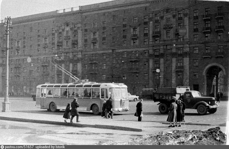 Советский 32 фото. Кутузовский проспект 1976г. Кутузовский проспект, д. 31 в 1950 году. Кутузовский проспект старые дома. Кутузовский проспект 30 история.