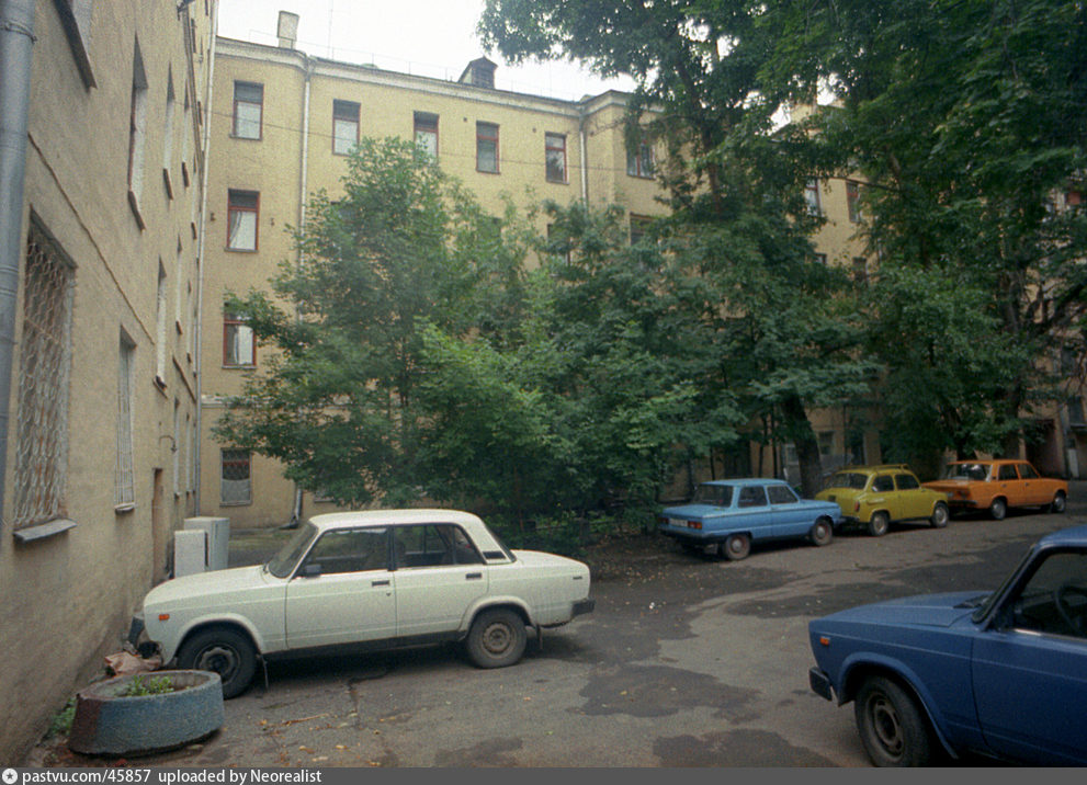 Двор. Подсосенский пер. д.8
