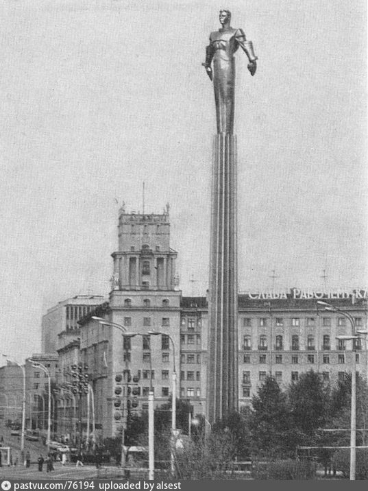 Памятник юрию гагарину в москве на ленинском проспекте