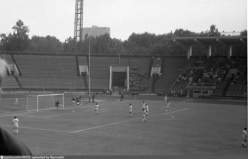 stadion lokomotiv istoriya moskvy v