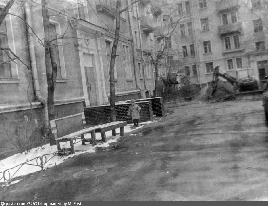 Во дворе ул. Саратовская, д. 14/1