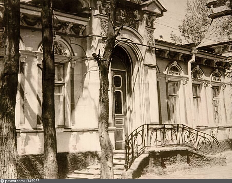 Улица семашко нижний новгород. Ермоловой. Ту же был дом. Лубянский проезд москва. Улица сакко тюмень.