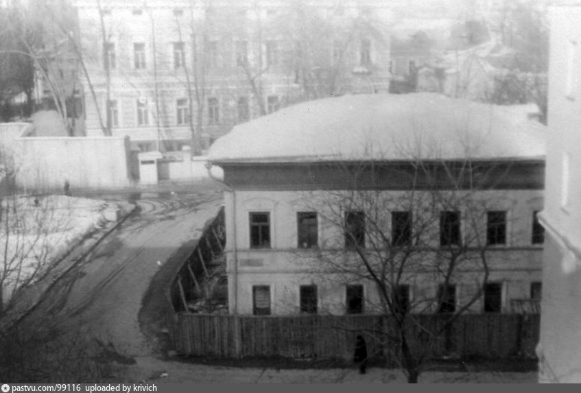 Антикварный в скатертном переулке