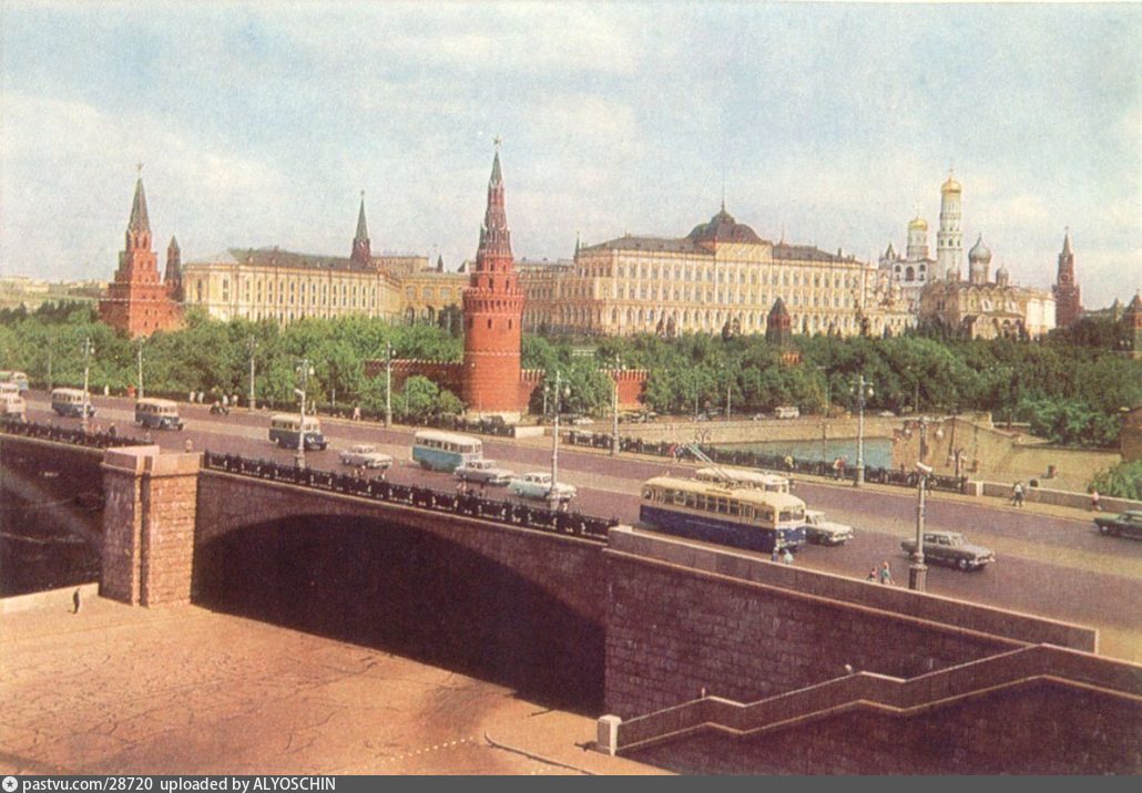 Старый каменный мост в москве