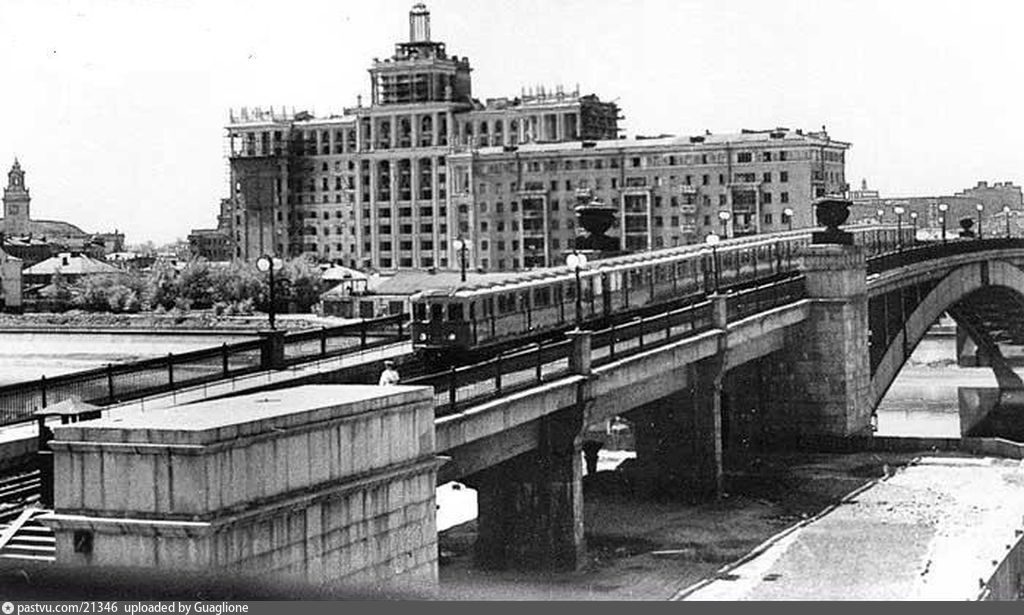 Москва река метро киевская. Смоленский метромост 1937. Смоленский метромост в Москве. Смоленская набережная метромост. Метромост Киевская Смоленская.