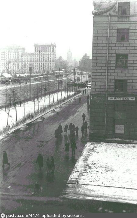 Вид из дома № 43 по Кутузовскому проспекту 31 декабря 1957 года