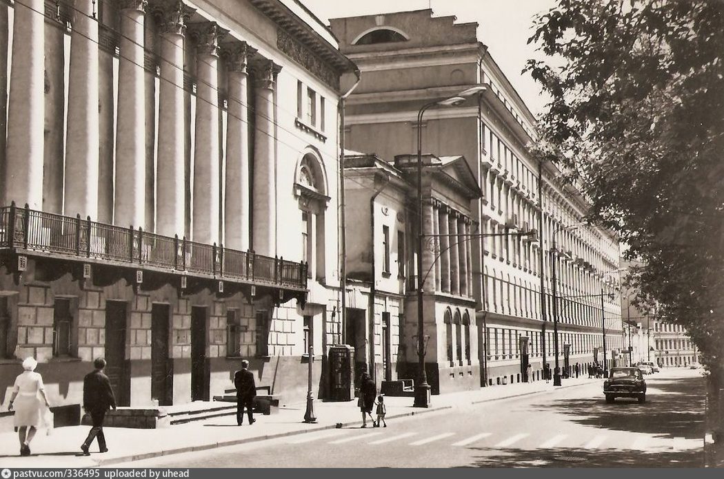 Суворовский бульвар в москве