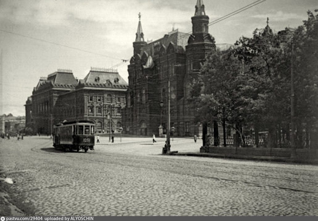 Старая площадь фото. Москва Воскресенская площадь 1910. Манежная площадь в 1920-е годы. Манежная площадь 1920. Манежная площадь до революции.