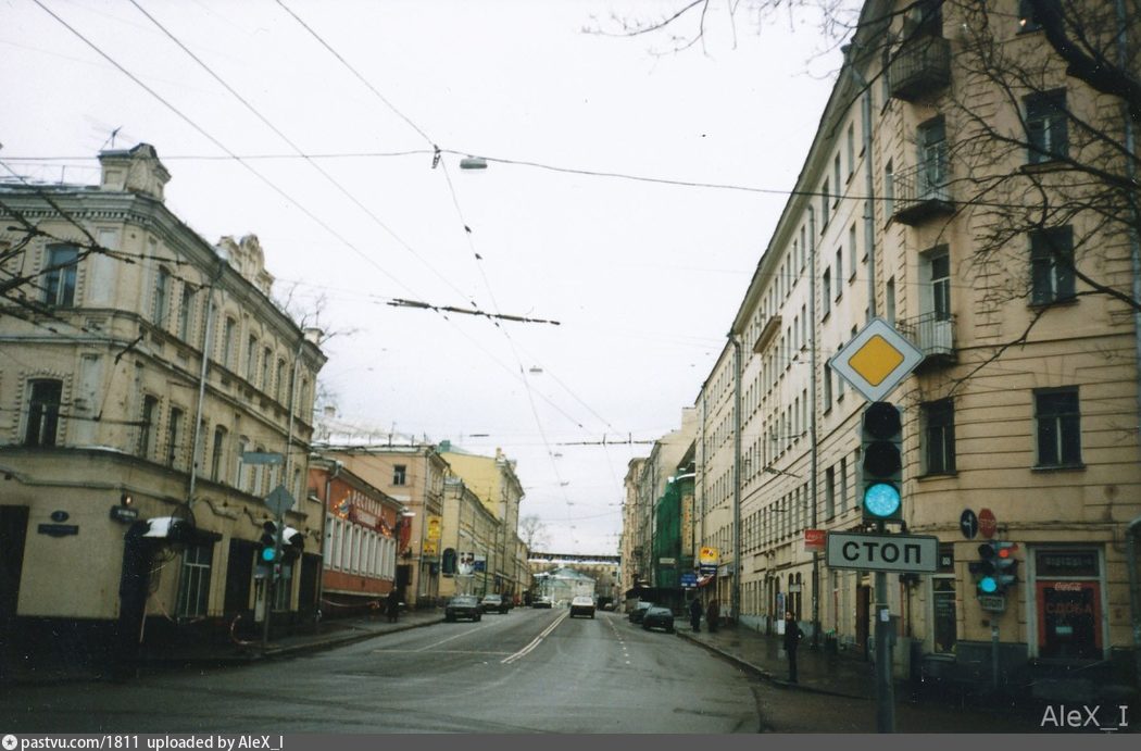 Улица Остоженка.