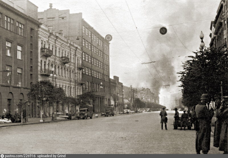 Киев 1941. Киев Крещатик 1941. Взорванный Крещатик 1941. Киев до войны 1941.