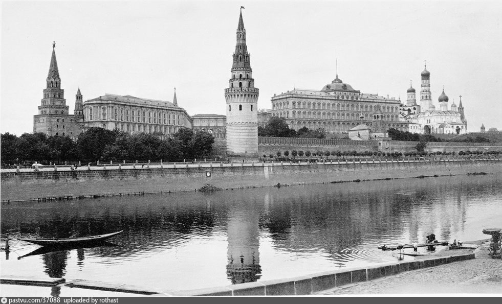 Вид на кремль с большого каменного моста фото