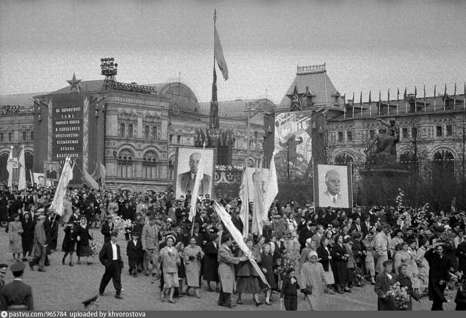 Демонстрация окончания. Moscow 1958. Москва демонстрация 1958. Первомайская демонстрация 1939 года. Москва 1958 года в фотографиях.