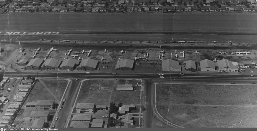 Compton Detroit Airport in Compton