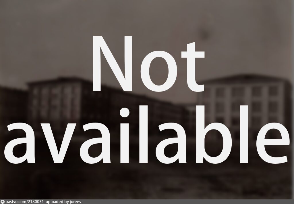 Площадь на проспекте Октябрьской Революции (с 2002 года - площадь Комбата Неустр