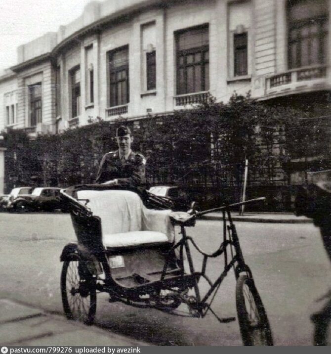 Rickshaw in front of the French Club