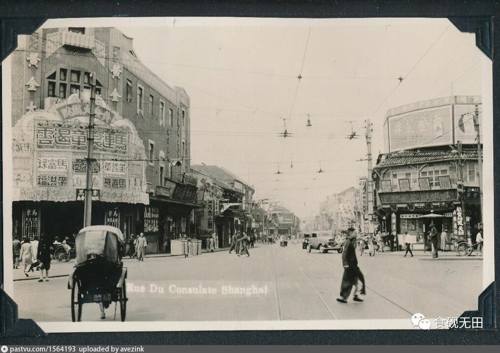 Intersection of Boulevard de Montigny and Rue du Consulat